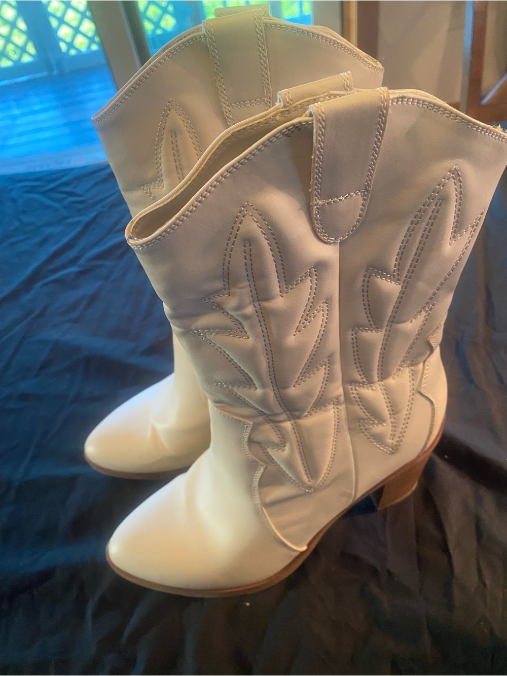 MIA Womens White Faux Leather Western Cowboy Boots Size 8 Pointed Toe Block Heel